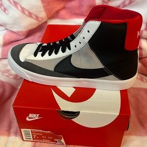 Nike Men's High-Top Sneakers - Black, Gray, and Red